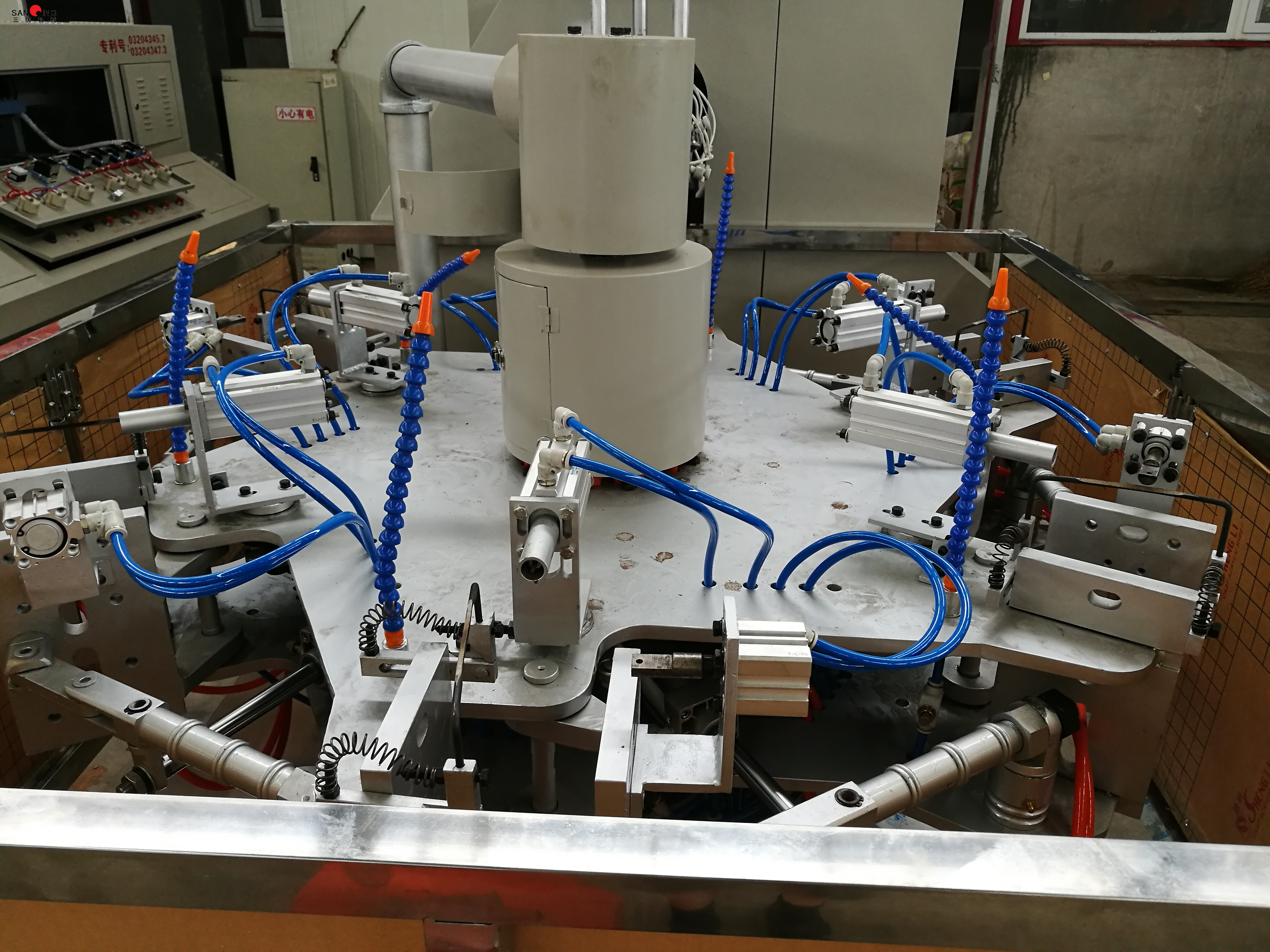 High-speed Rotation Small Extrusion Blow Molding Machine for Small-capacity Fruit Bottles